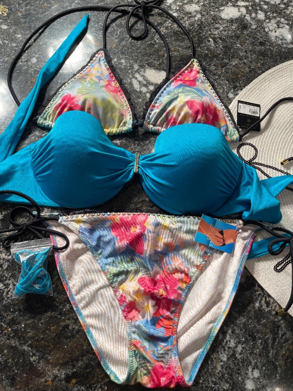 NWT triangle floral set in large and bandeau top 34DD vintage and rare set